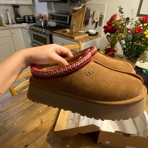 UGG Tazz Platform Slipper in Chesnut SIZE 8
